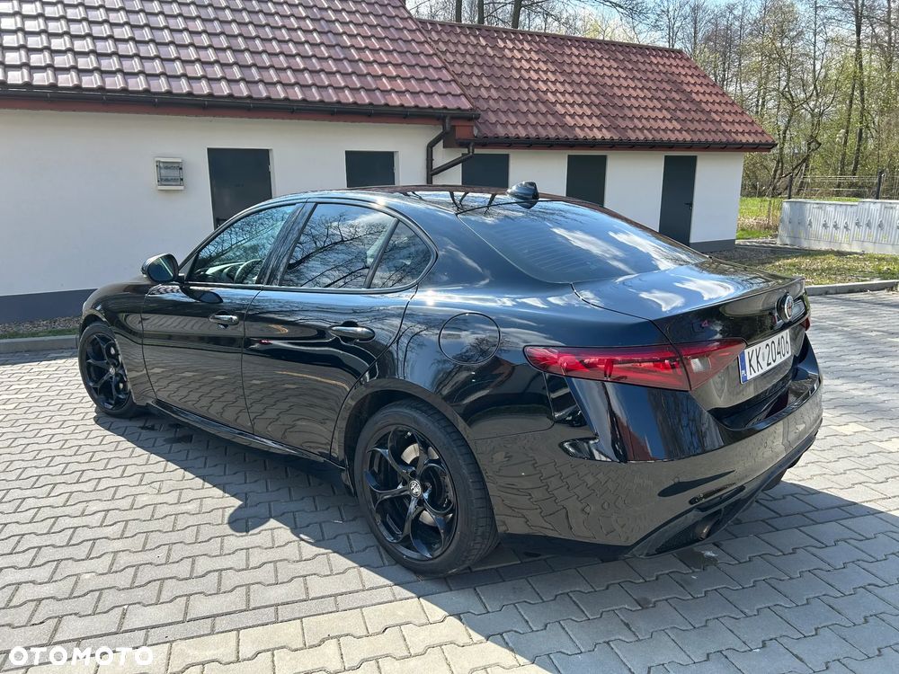 Alfa Romeo Giulia - 8