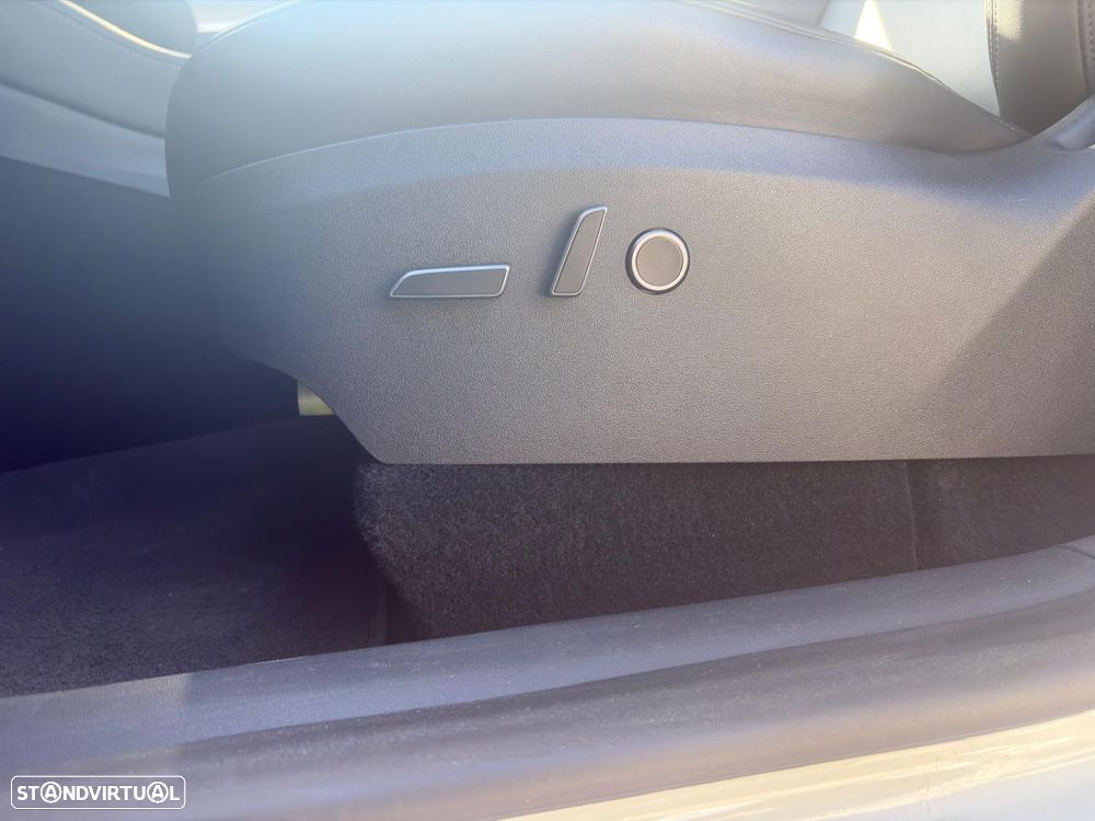 Tesla Model Y Long Range Dual Motor AWD - 18