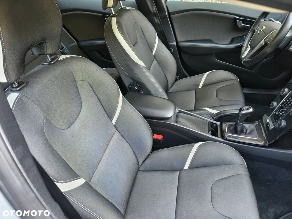 Volvo V40 T2 Linje Svart - 23