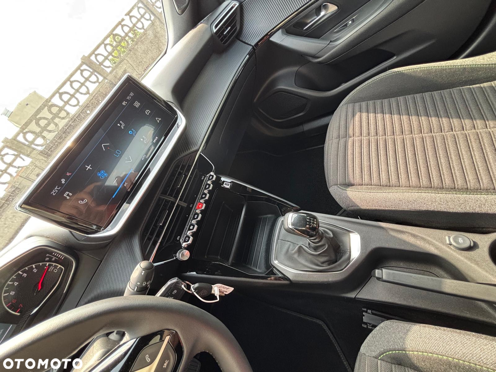 Peugeot 2008 1.2 PureTech Active Pack S&S - 32