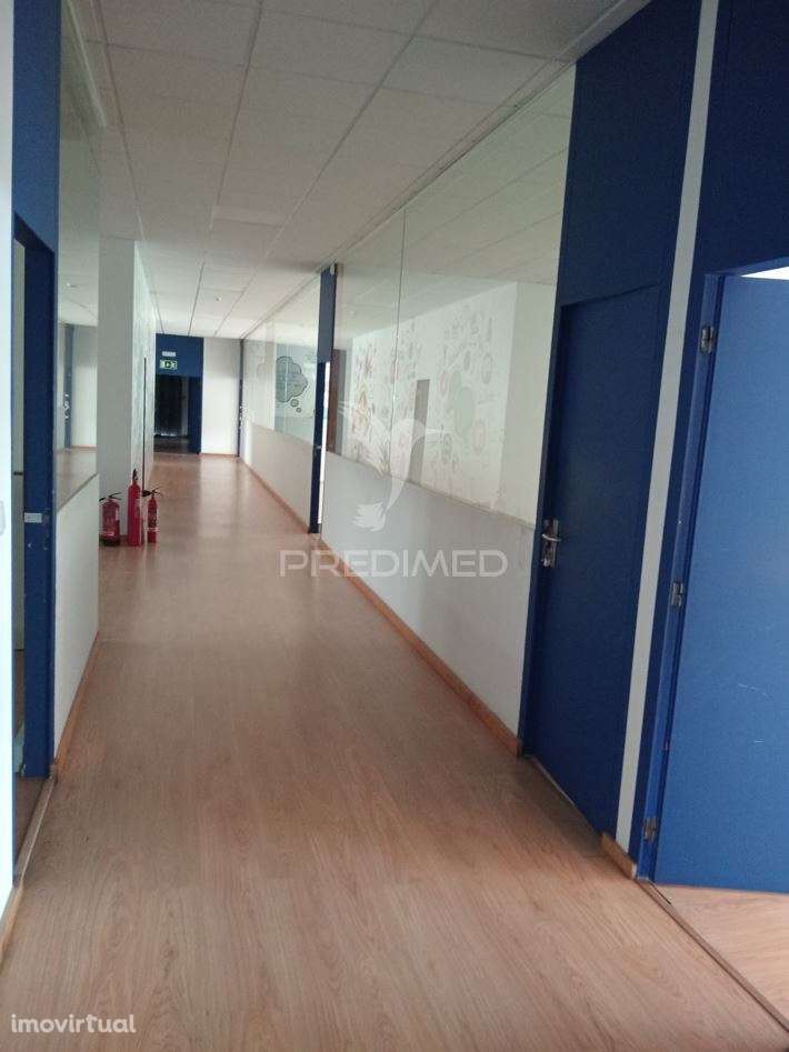 ARRENDA-SE ARMAZÉM Á AREOSA - Grande imagem: 2/10