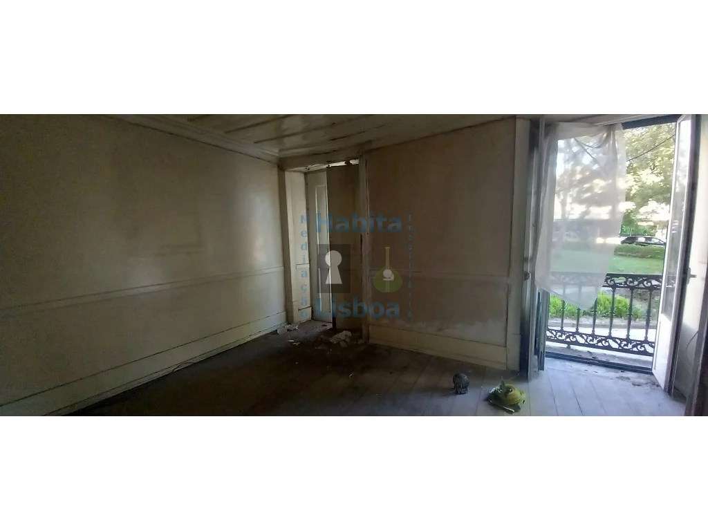 Prédio com 3 pisos em zona central de Alcantara, Lisboa - Grande imagem: 2/54