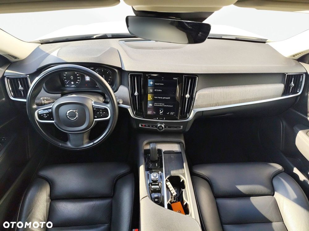 Volvo V90 Cross Country - 24