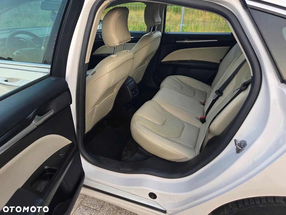 Ford Fusion - 13
