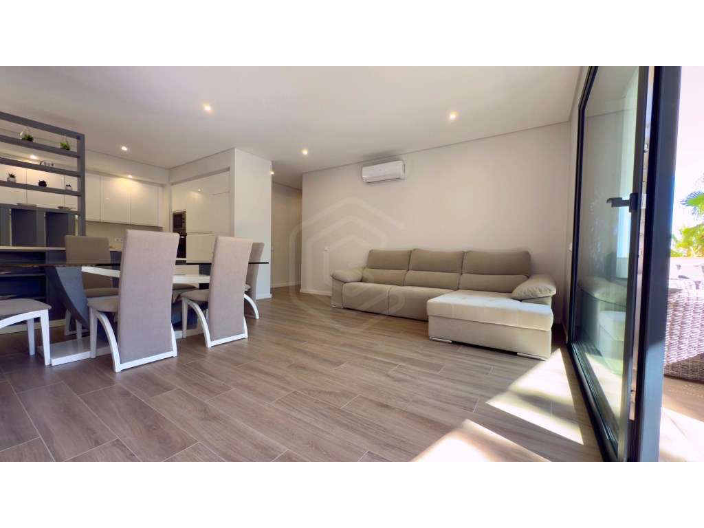 Apartamento T3 na Praia da Rocha, Portimão, com varanda e garagem - Grande imagem: 5/46