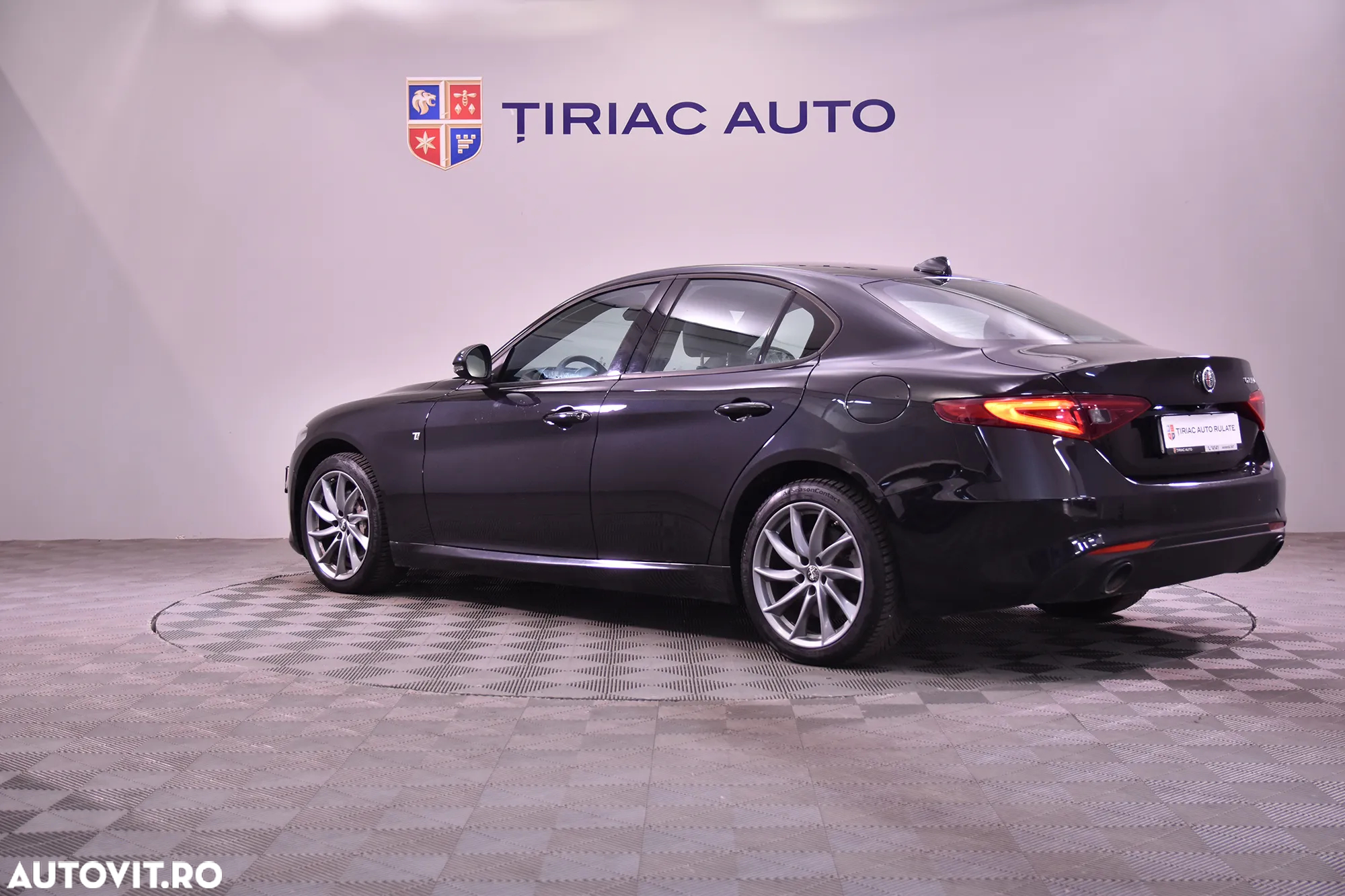 Alfa Romeo Giulia 2.0 Turbo 16V AT8-Q4 Ti - 3