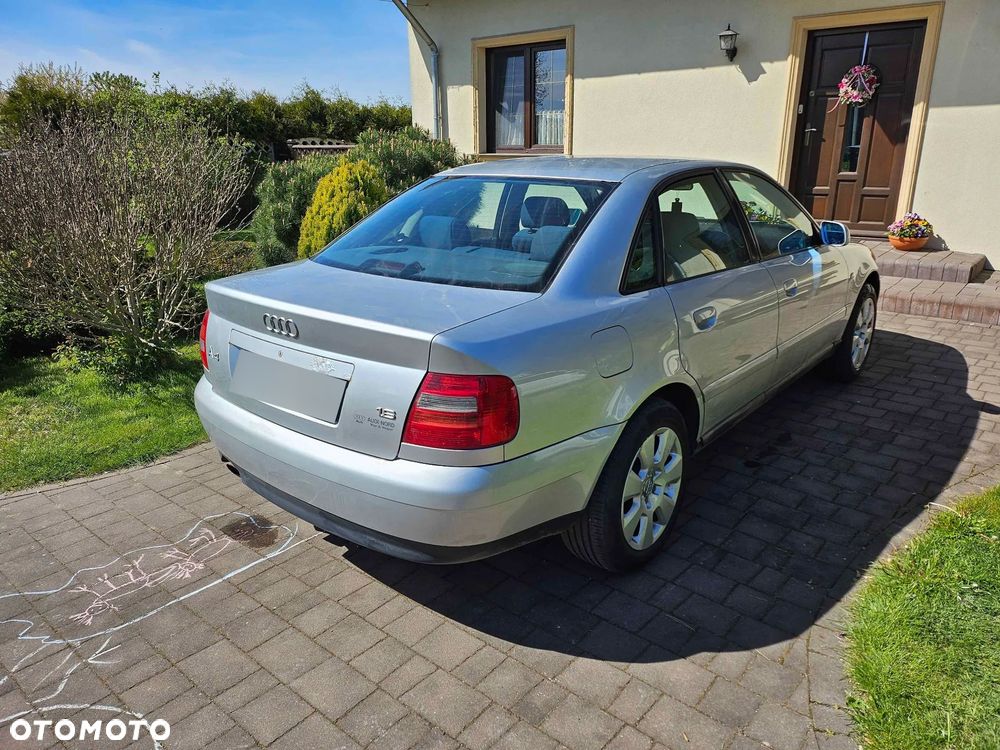 Audi A4 Limousine - 4