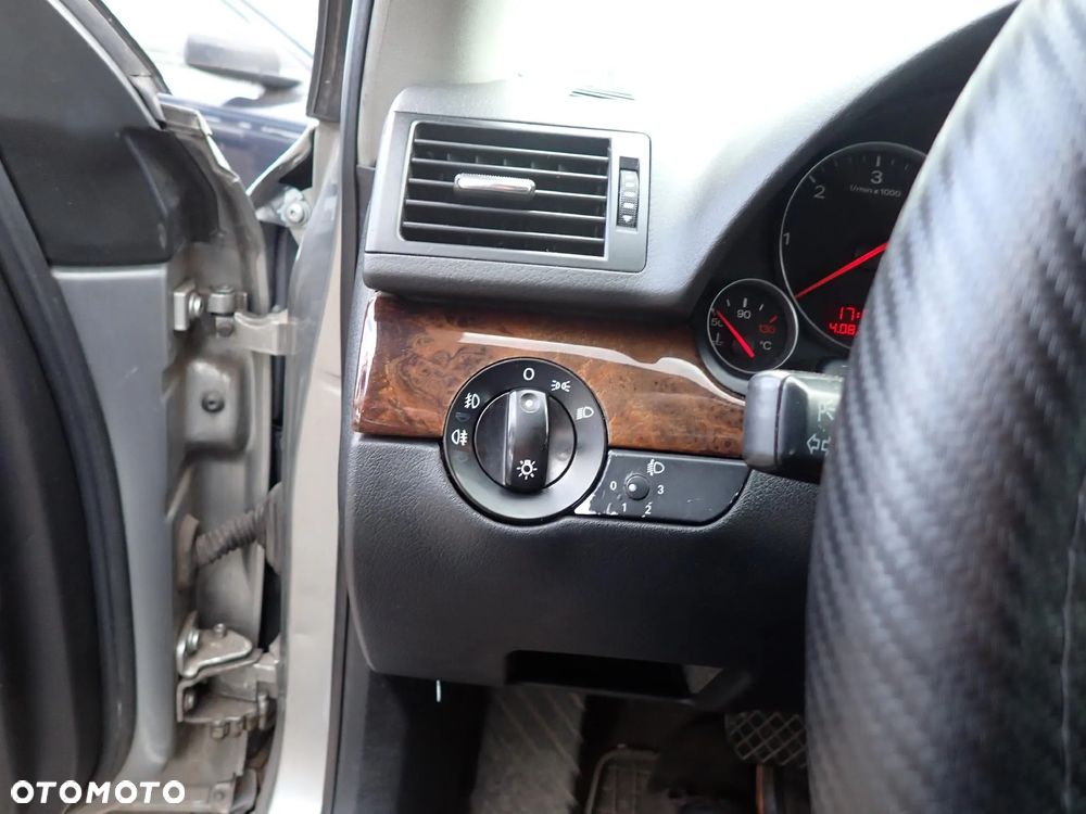 CZĘSĆI - Audi A4 B6 1,9TDI 130KM AVF AT AUTOMAT GJA KOMBI LAKIER LY7Q 2004r. INDEX - 9351 - 11