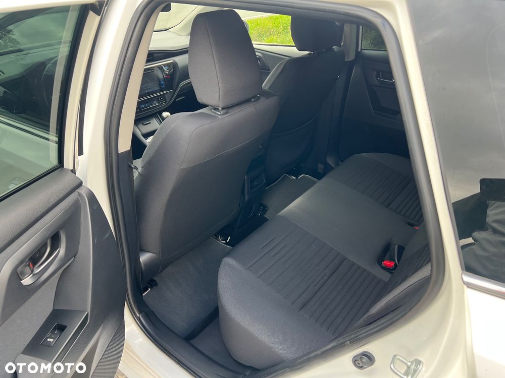 Toyota Auris 1.6 D-4D Executive - 24