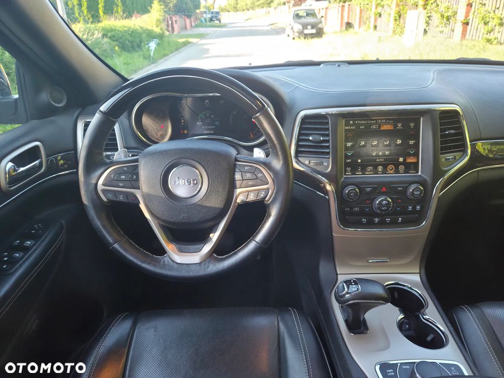 Jeep Grand Cherokee - 28