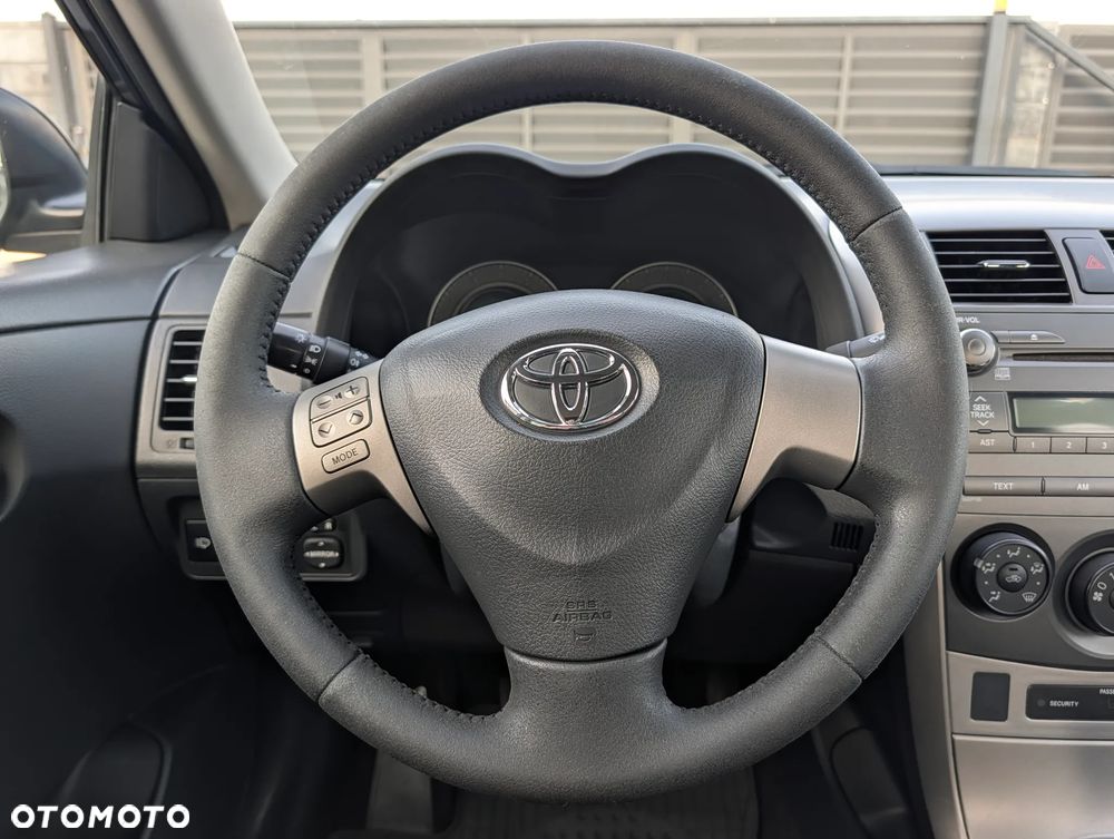 Toyota Corolla 1.6 Luna - 22
