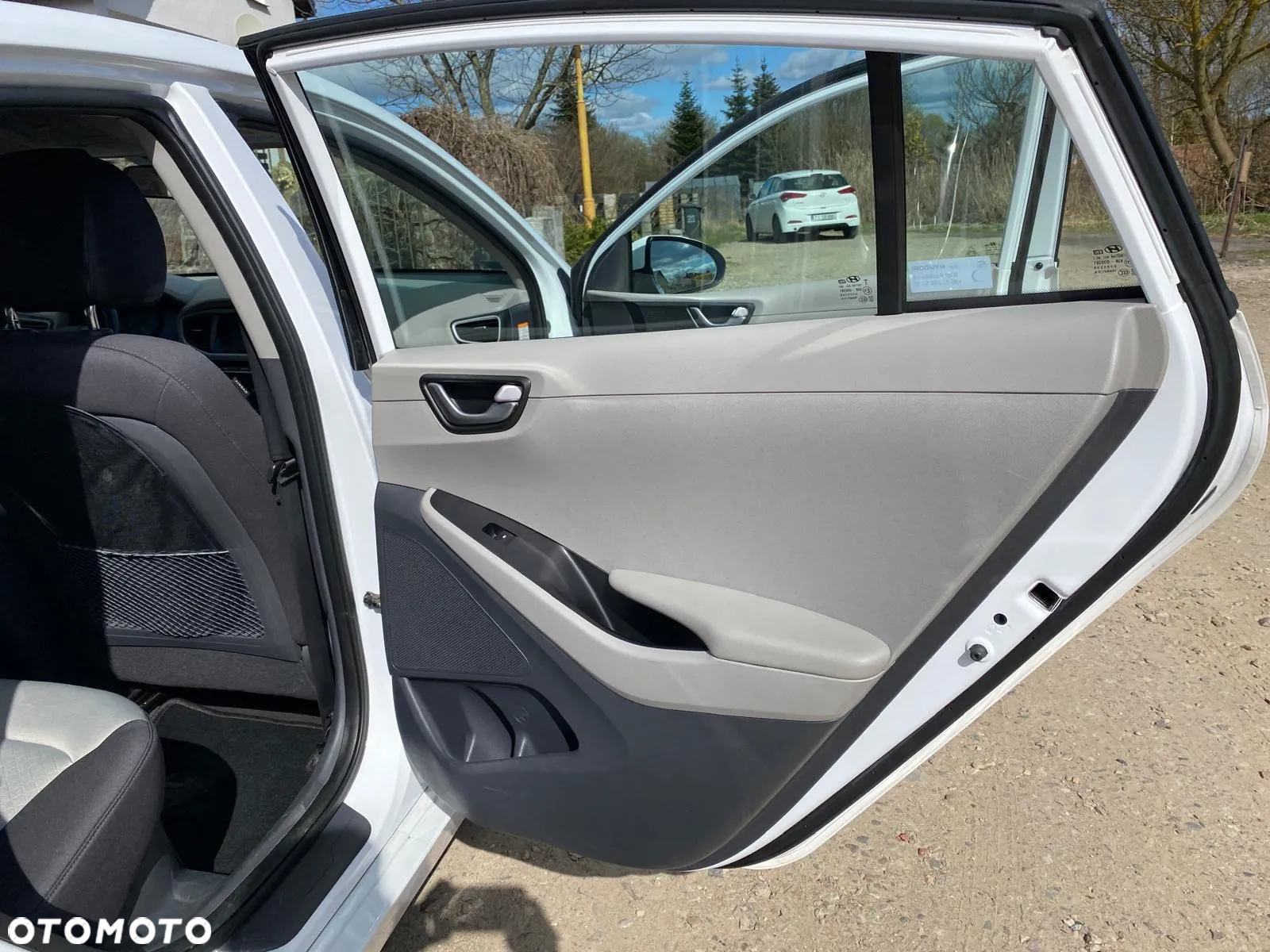 Hyundai IONIQ hybrid Business - 20