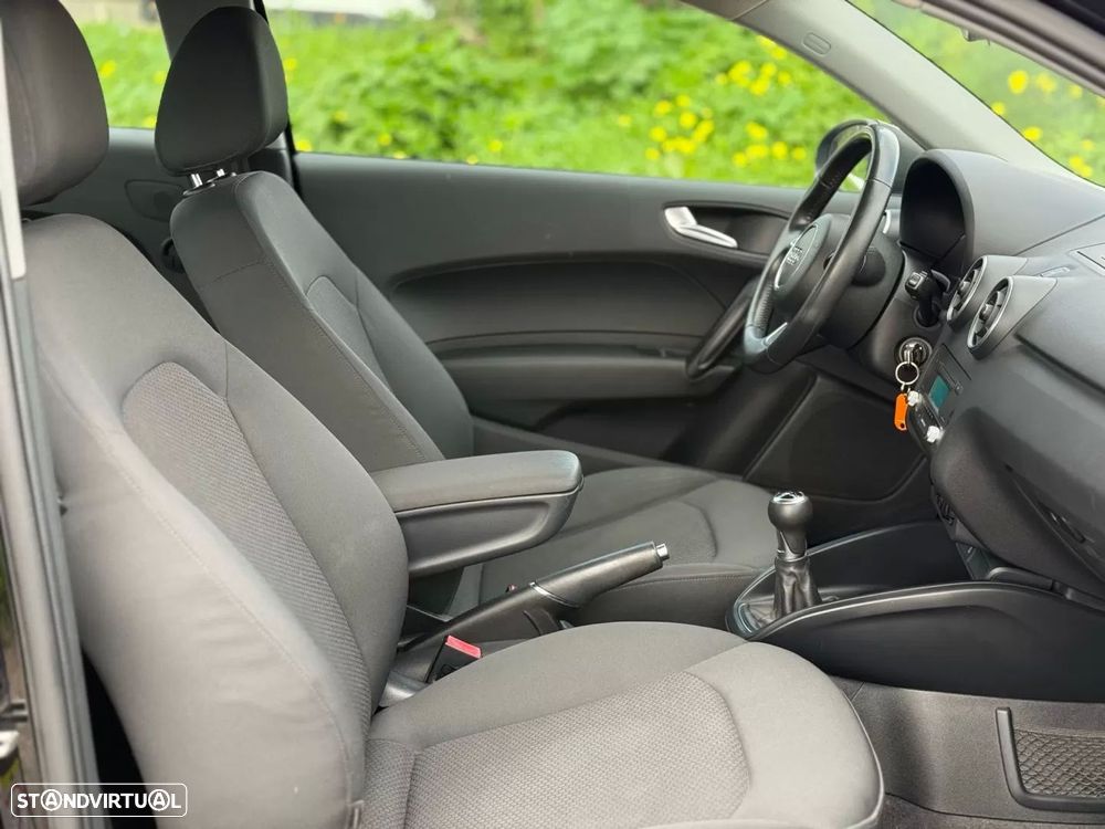 Audi A1 1.6 TDI Admired - 13