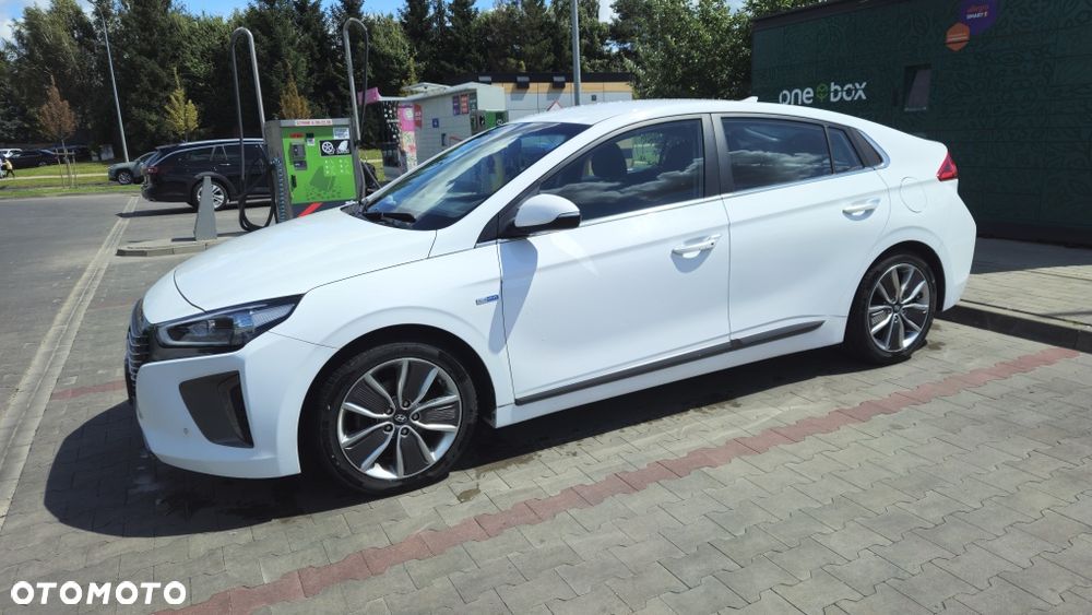 Hyundai IONIQ - 3