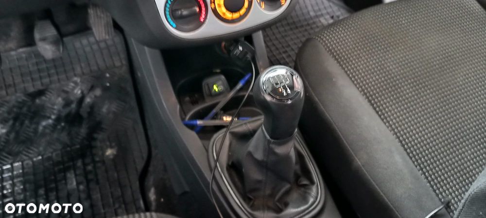 Opel Corsa 1.2 16V Enjoy - 13