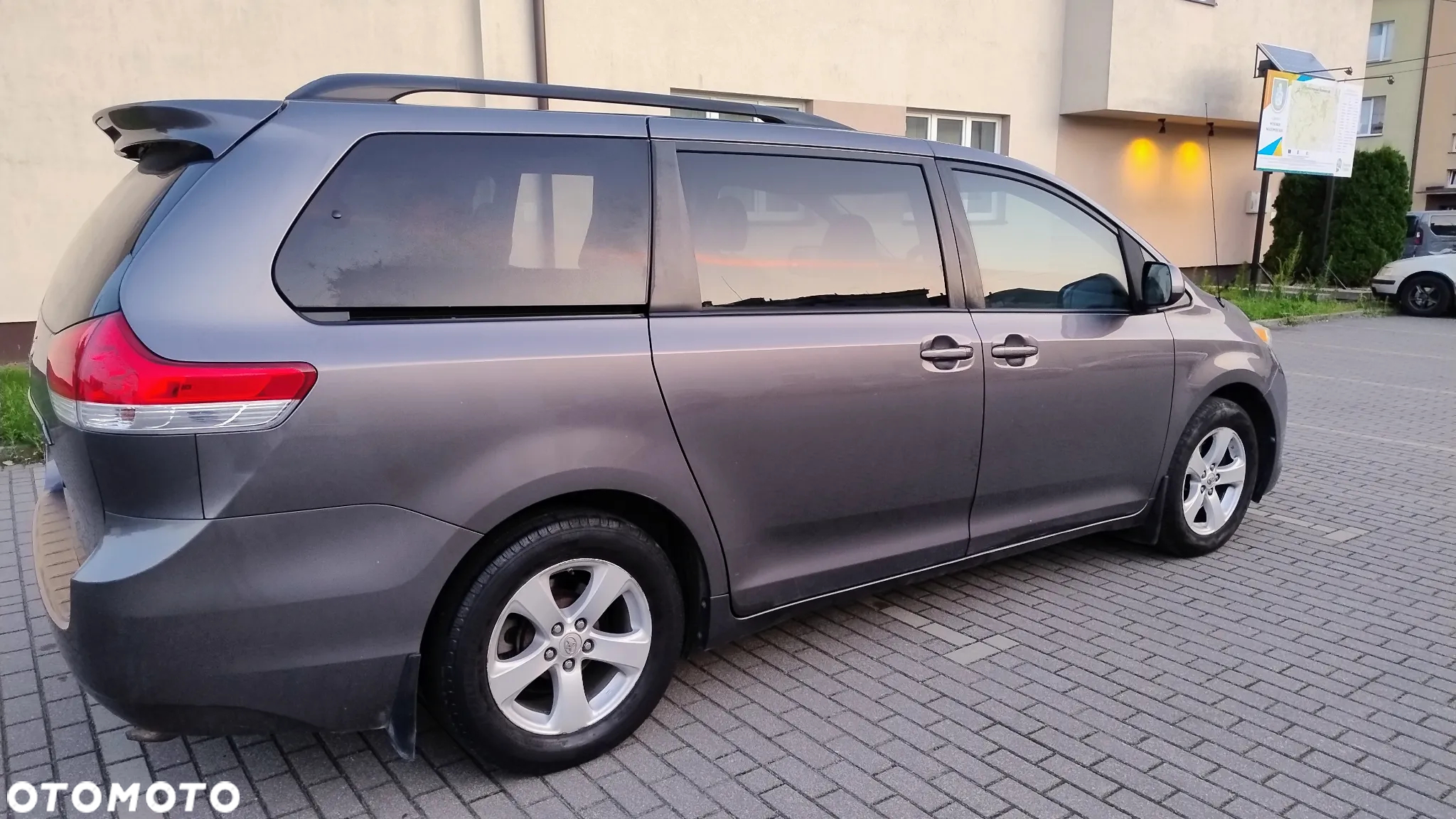 Toyota Sienna 3.5 V6 - 7