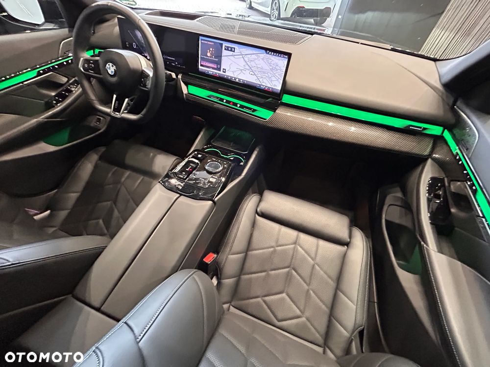 BMW Seria 5 540d xDrive mHEV - 27