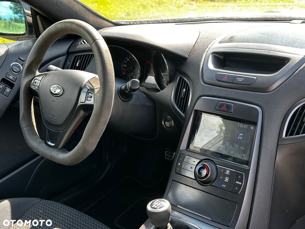 Hyundai Genesis Coupe - 11