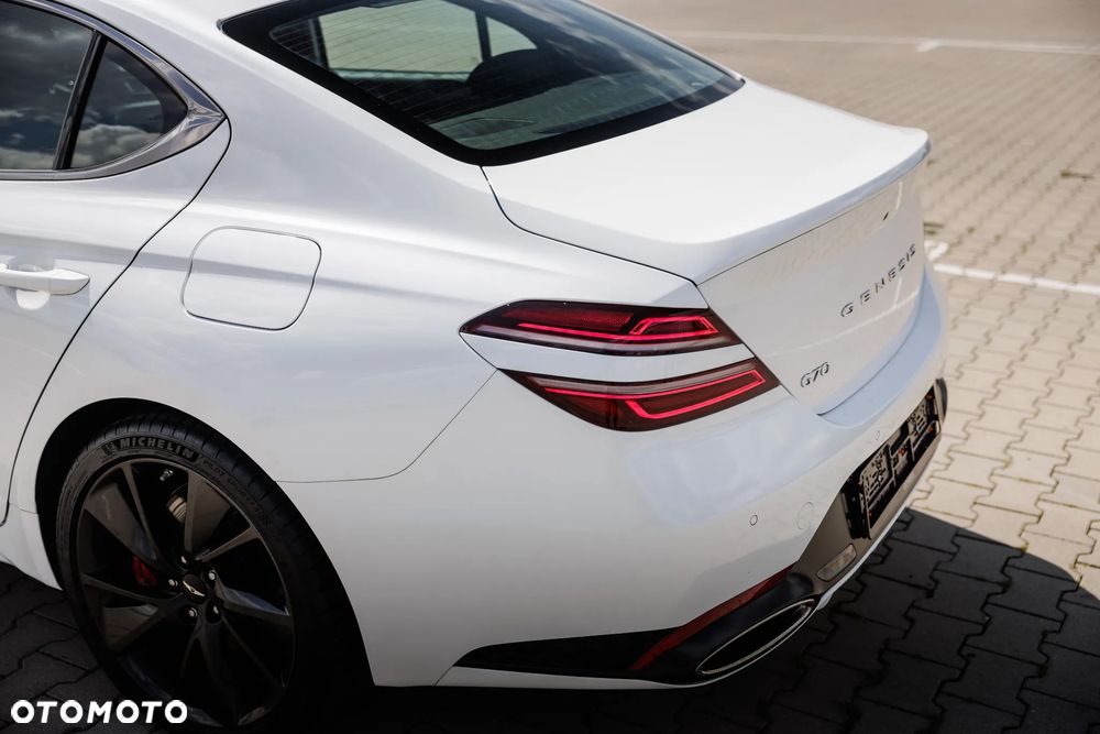 Genesis G70 2.0T Plus AWD 8AT Sport - 17