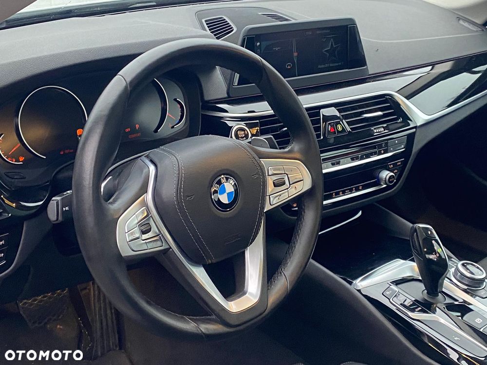 BMW Seria 5 530i xDrive Sport Line sport - 15