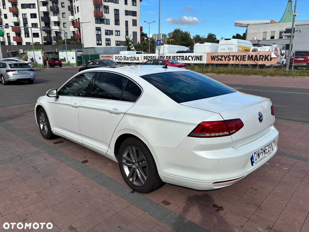 Volkswagen Passat - 8