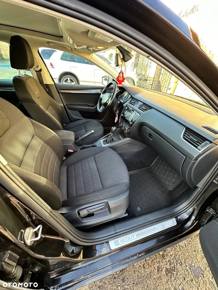 Skoda Octavia Scout 2.0 TDI 4x4 DSG - 11