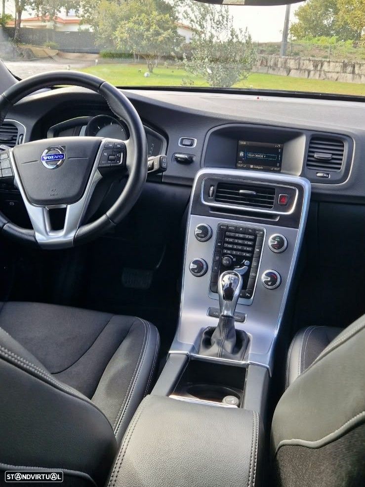 Volvo V60 2.4 D6 Momentum AWD Phev - 12