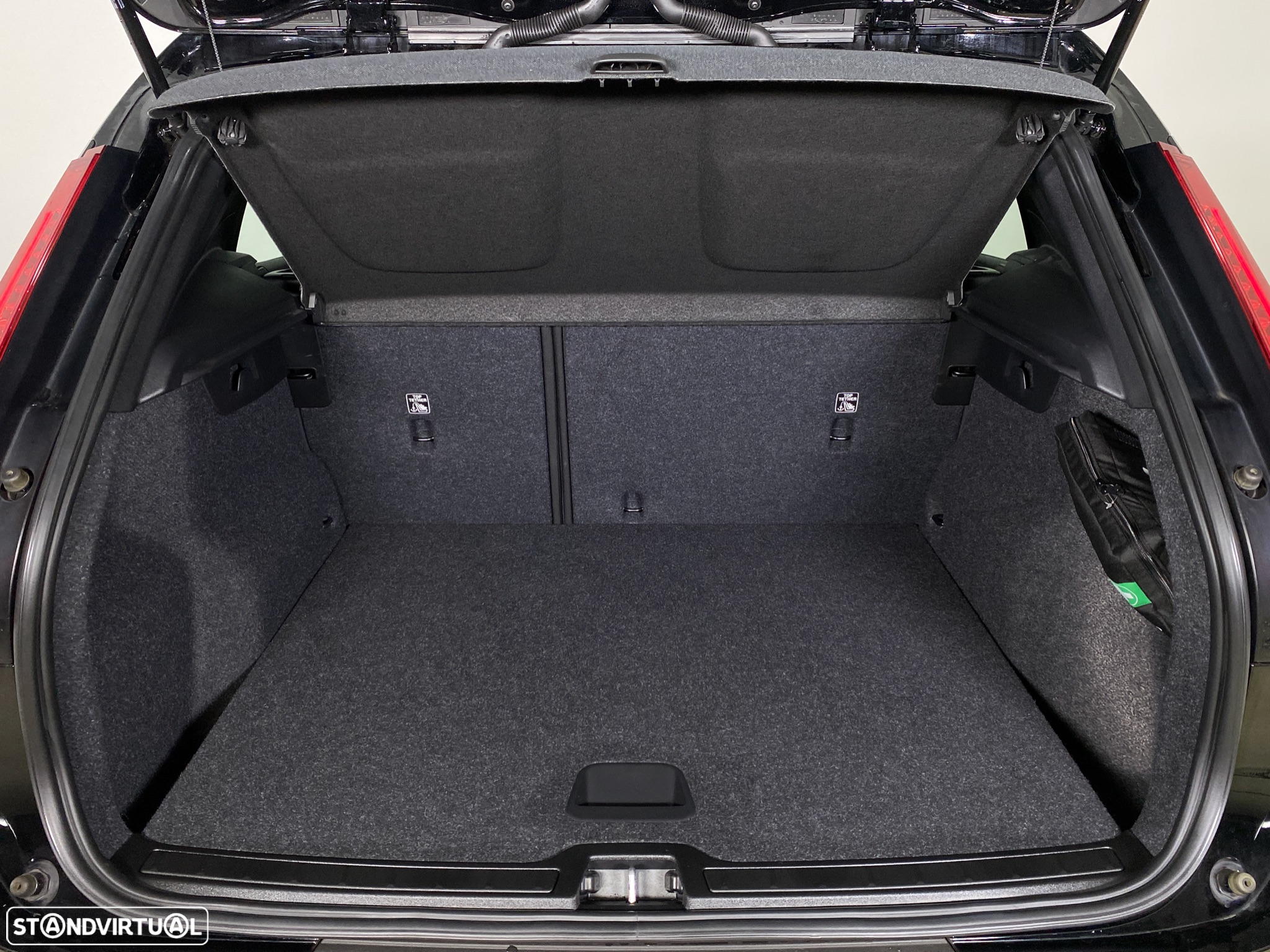 Volvo XC 40 1.5 T2 Momentum Core Geartronic - 5