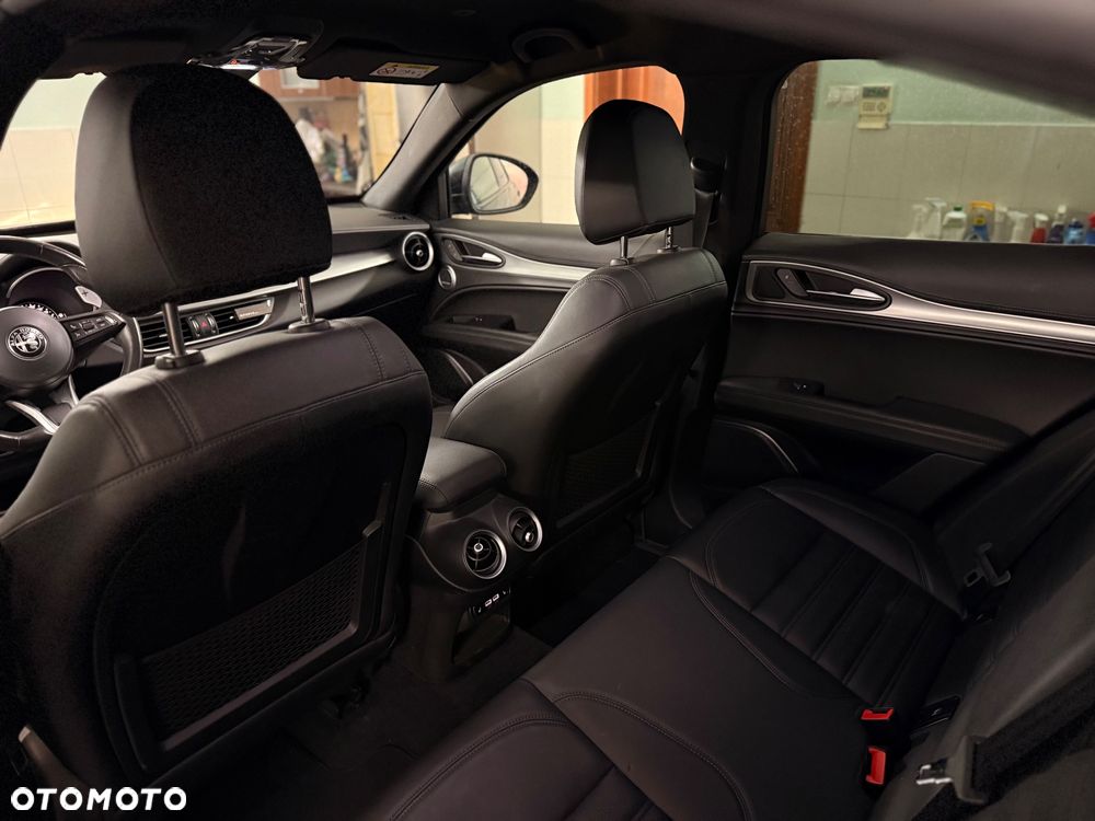 Alfa Romeo Stelvio 2.0 Turbo Veloce TI Q4 - 12