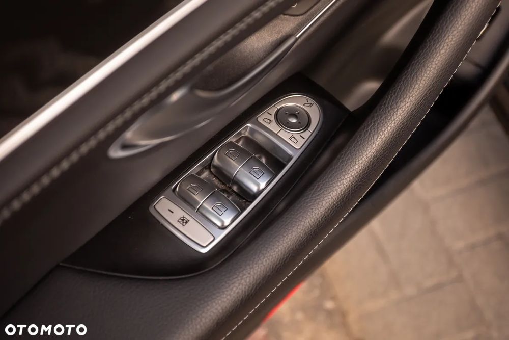 Mercedes-Benz Klasa E 300de 4Matic 9G-TRONIC - 27