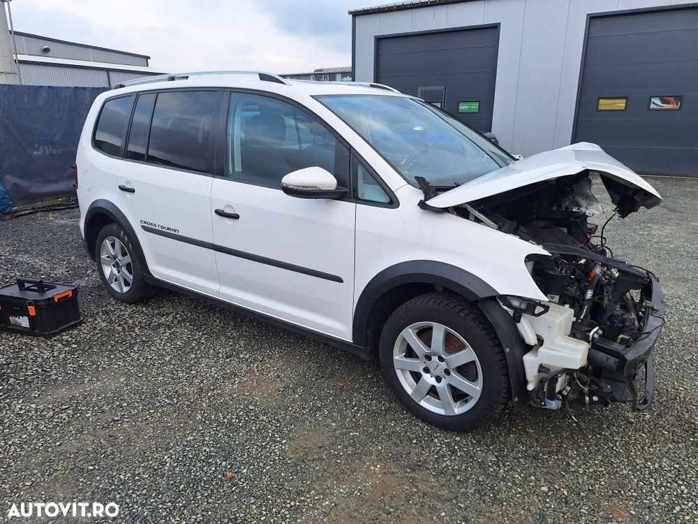 Dezmembrez VW Touran Cross motor 2.0 tdi CFHC cod culoare LB9A - 1
