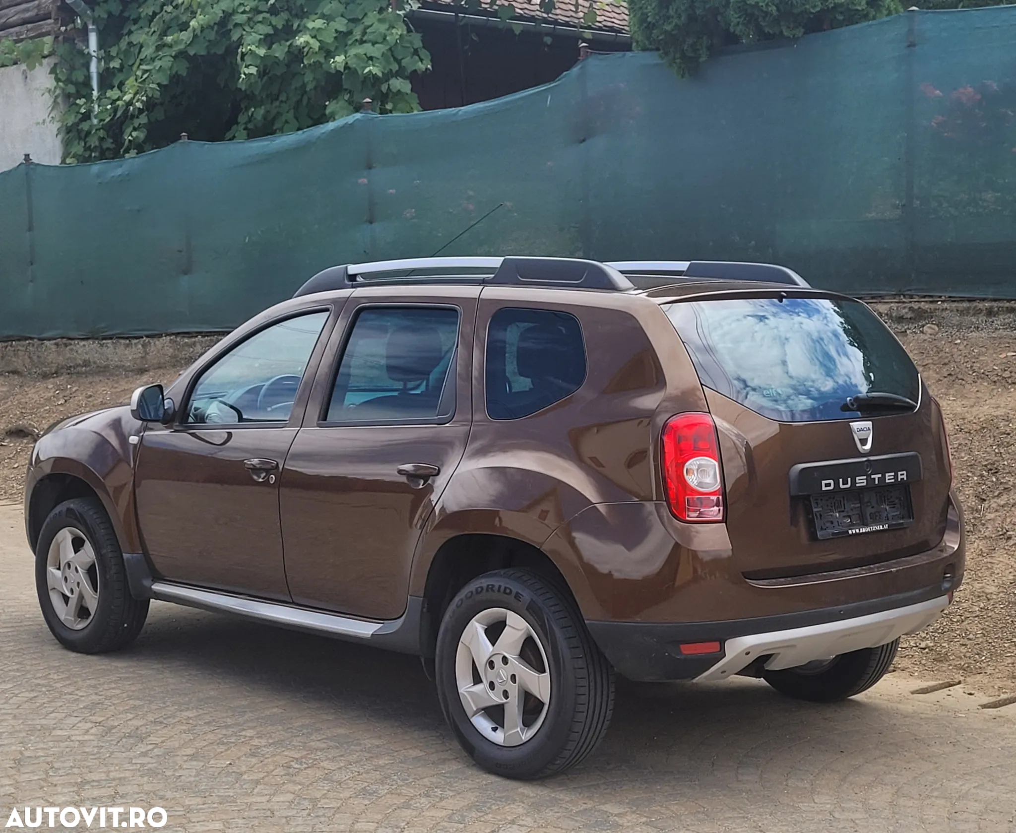 Dacia Duster 1.6 4x2 Laureate - 4