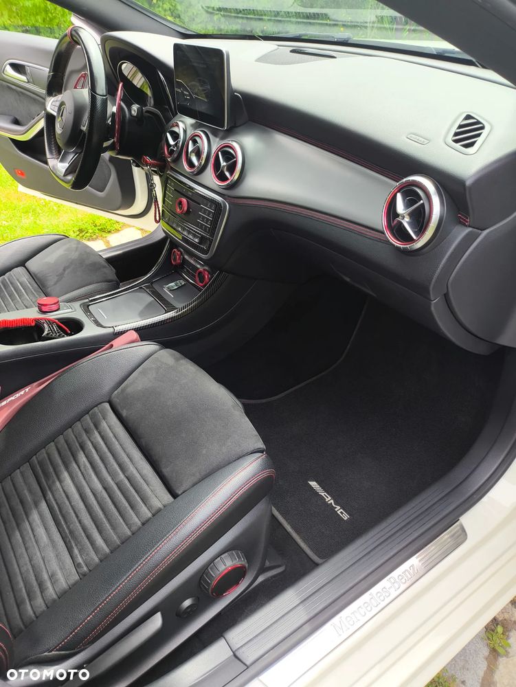 Mercedes-Benz CLA 200 7G-DCT AMG Line - 11