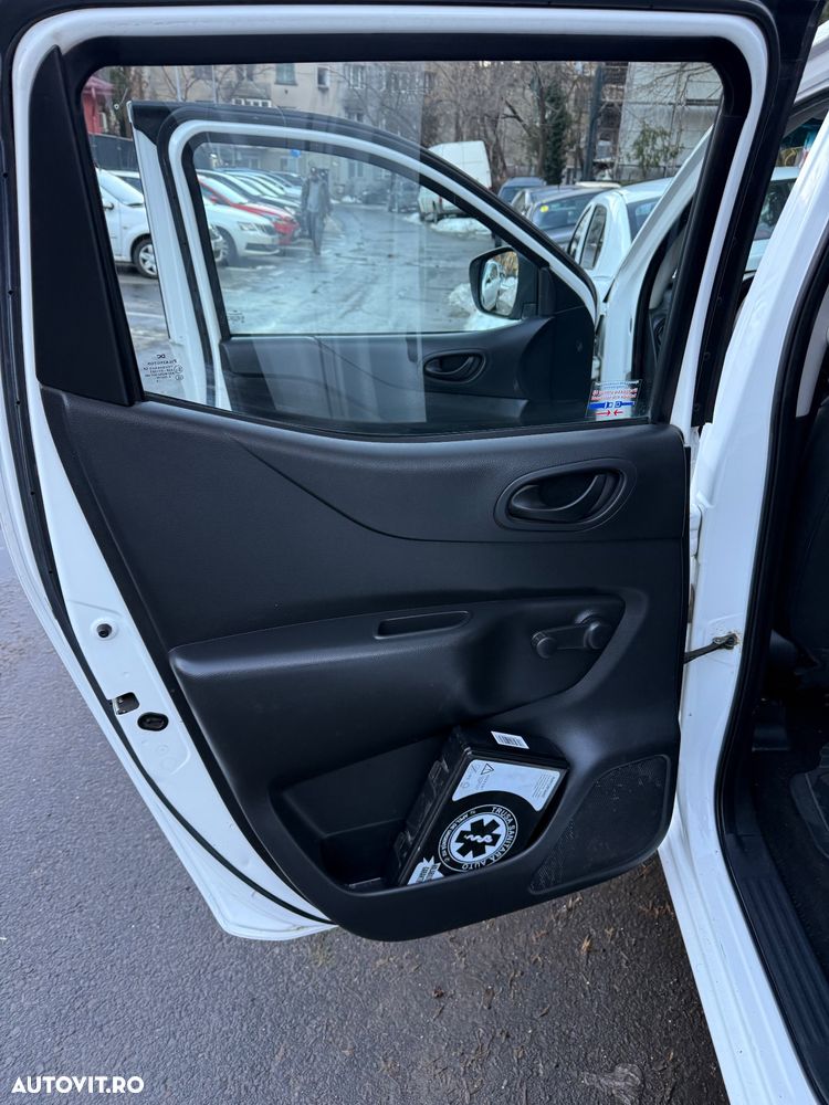 Nissan Navara Double Cab Visia - 22