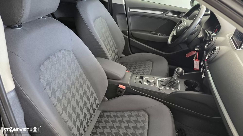 Audi A3 Sportback 1.6 TDI Advance S tronic - 44