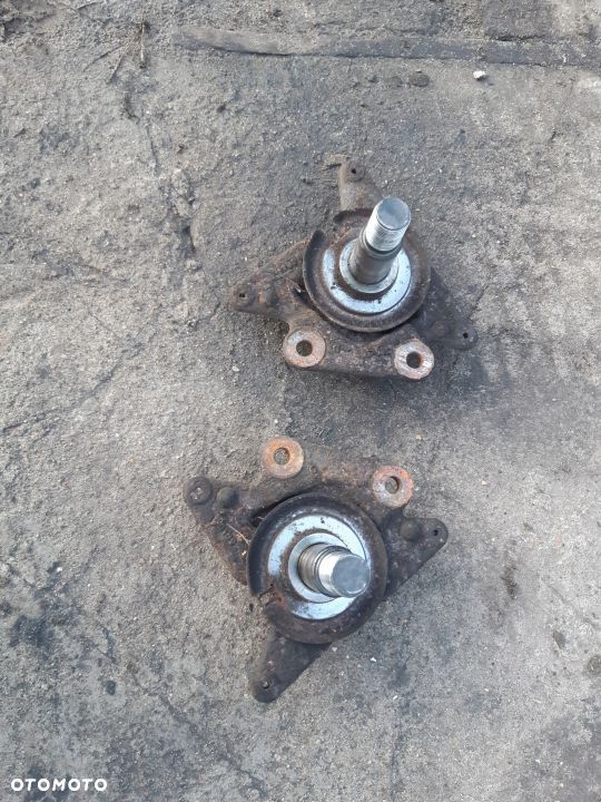 SCENIC III trzpień piasta belki tył - 1