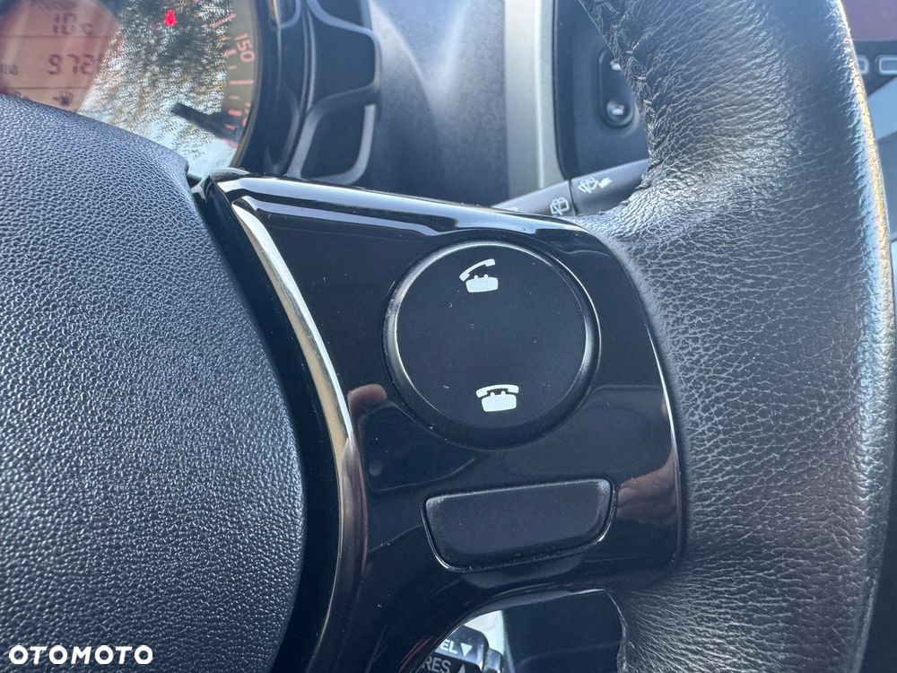 Toyota Aygo x-play touch - 16