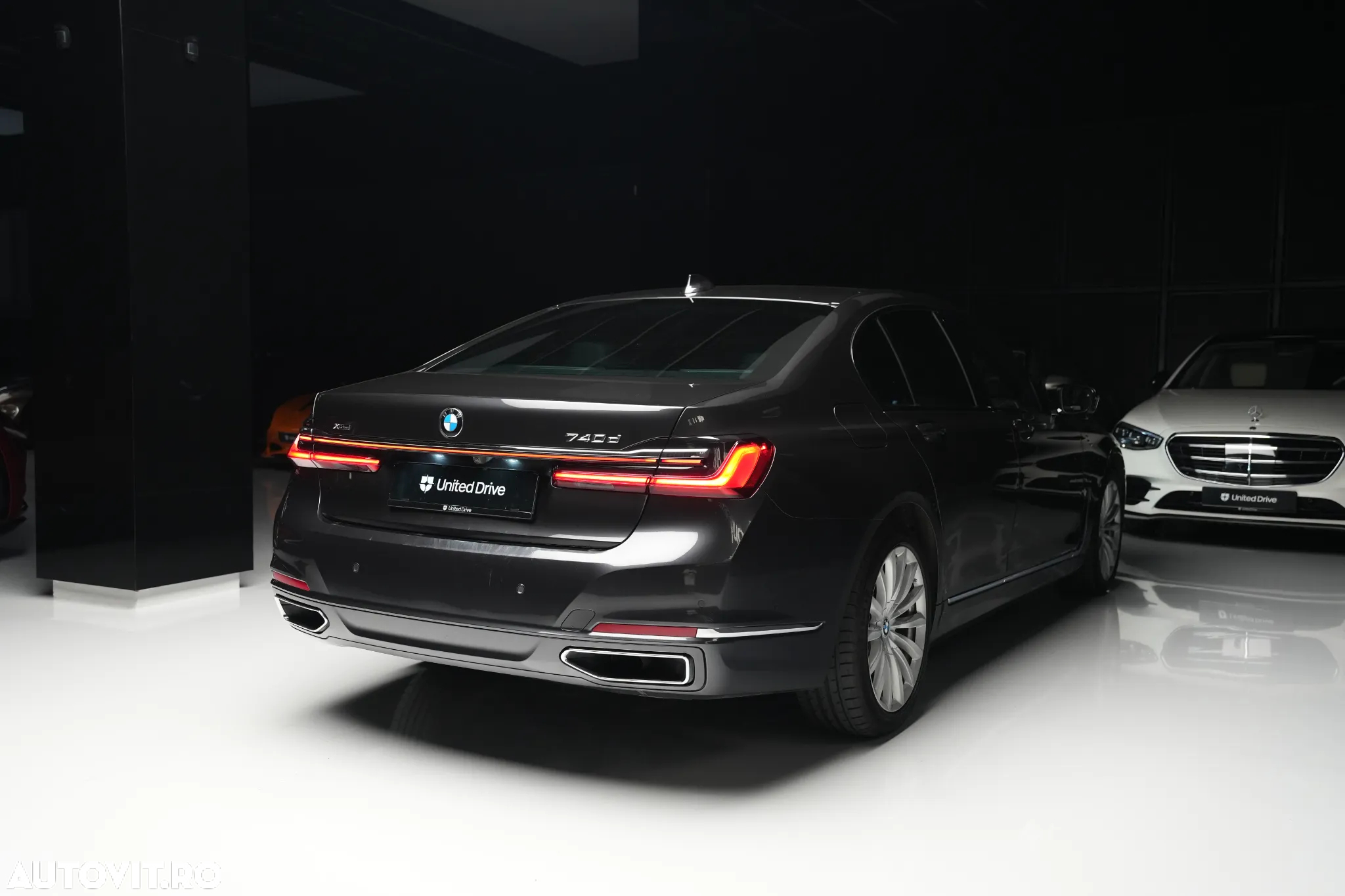 BMW Seria 7 740d xDrive MHEV - 34