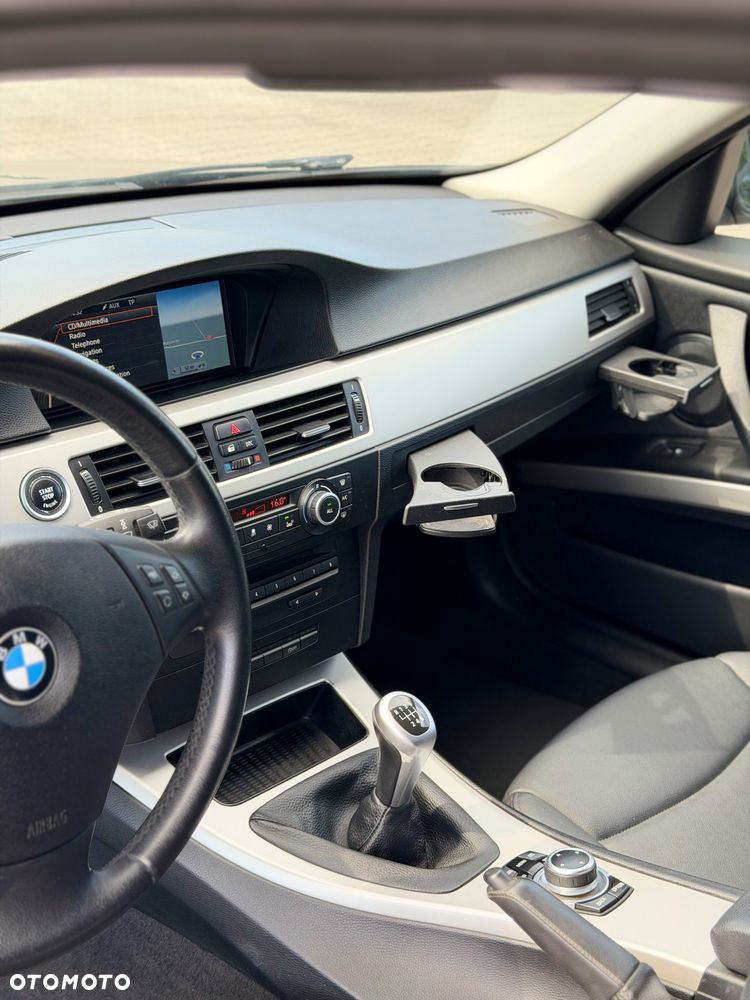 BMW Seria 3 318d - 28