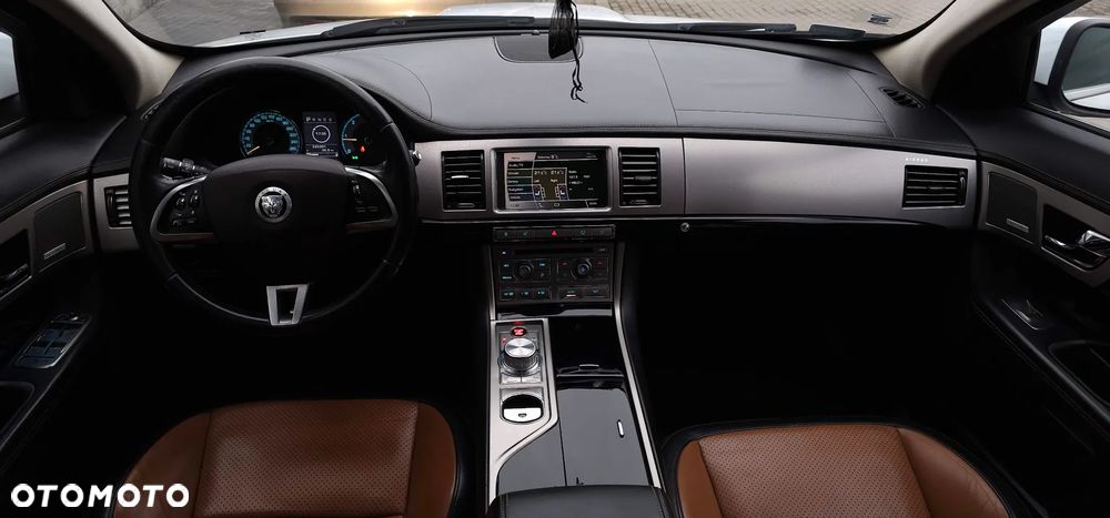 Jaguar XF 2.7 V6 D Premium Luxury - 10