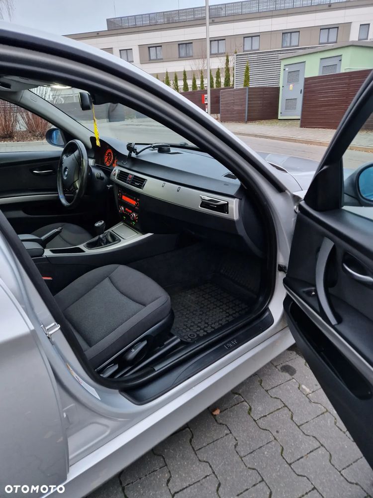 BMW Seria 3 318i Edition Sport - 17