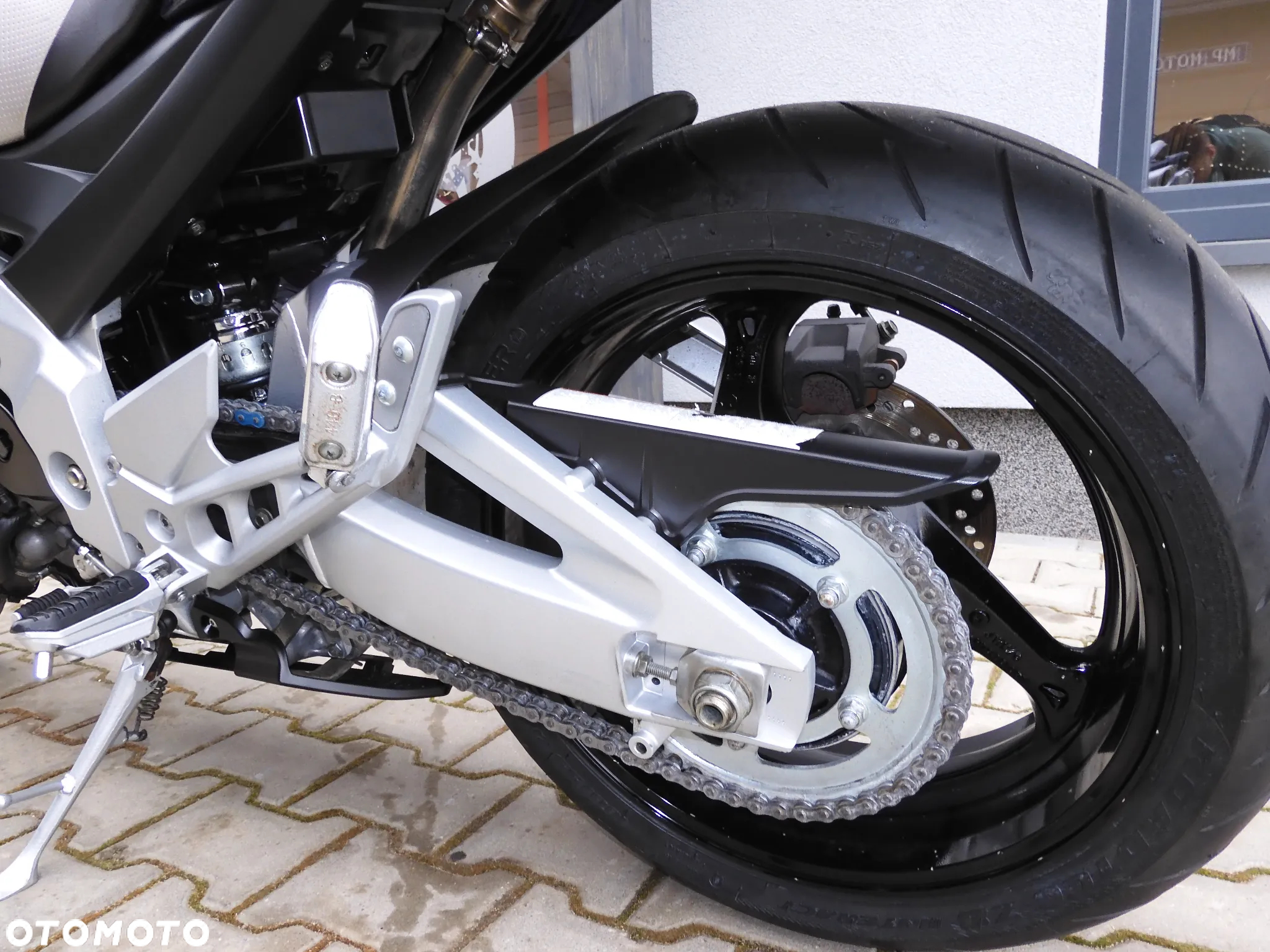 Suzuki GSR - 35
