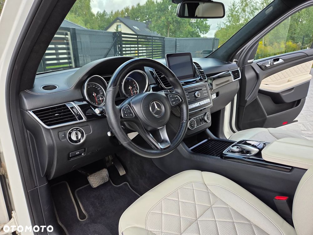 Mercedes-Benz GLS - 33