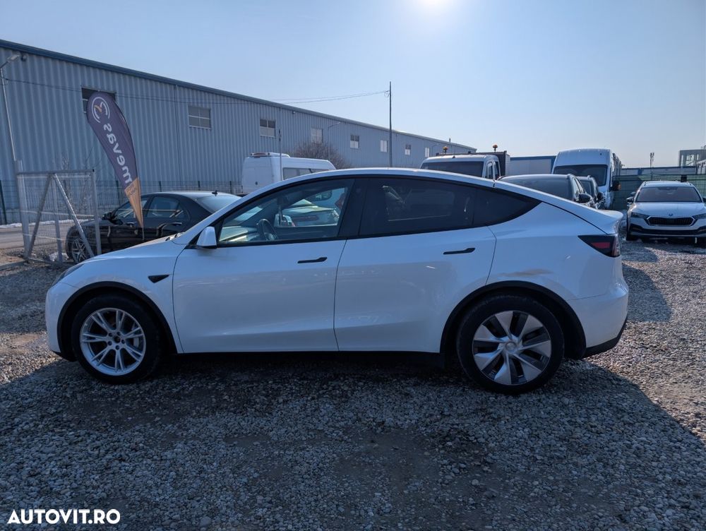 Tesla Model Y Long Range Dual Motor AWD - 8