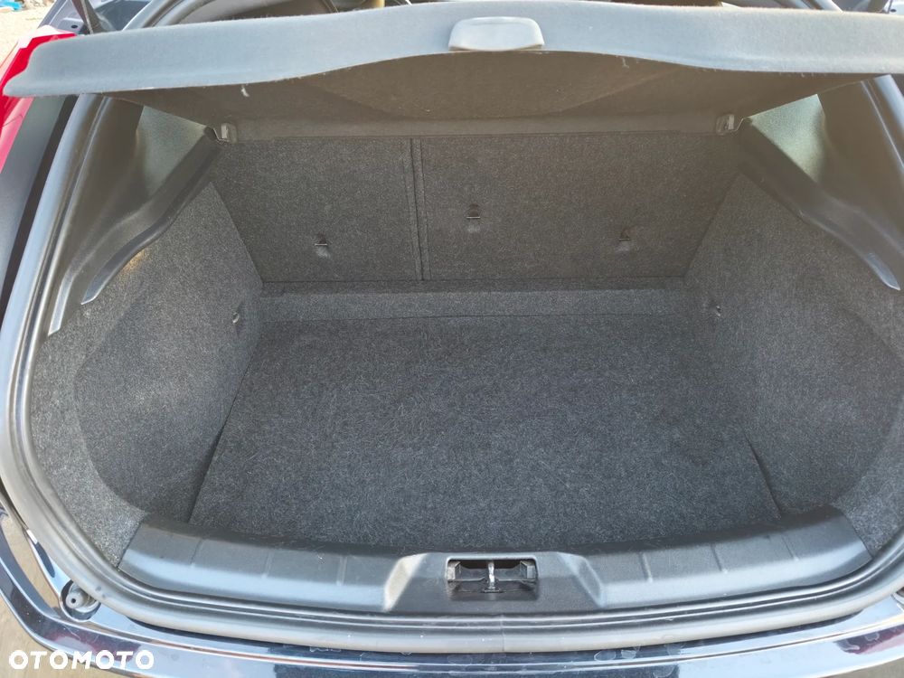 Volvo V40 D2 R Design - 16