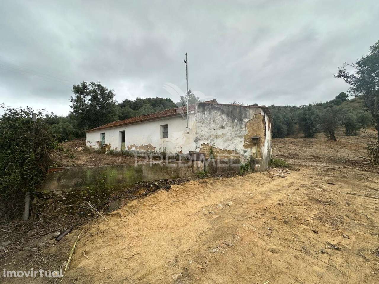 Moradia para Recuperar - Grande imagem: 2/16