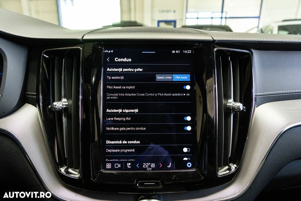 Volvo XC 60 T6 AWD AT PHEV Plus Dark - 20