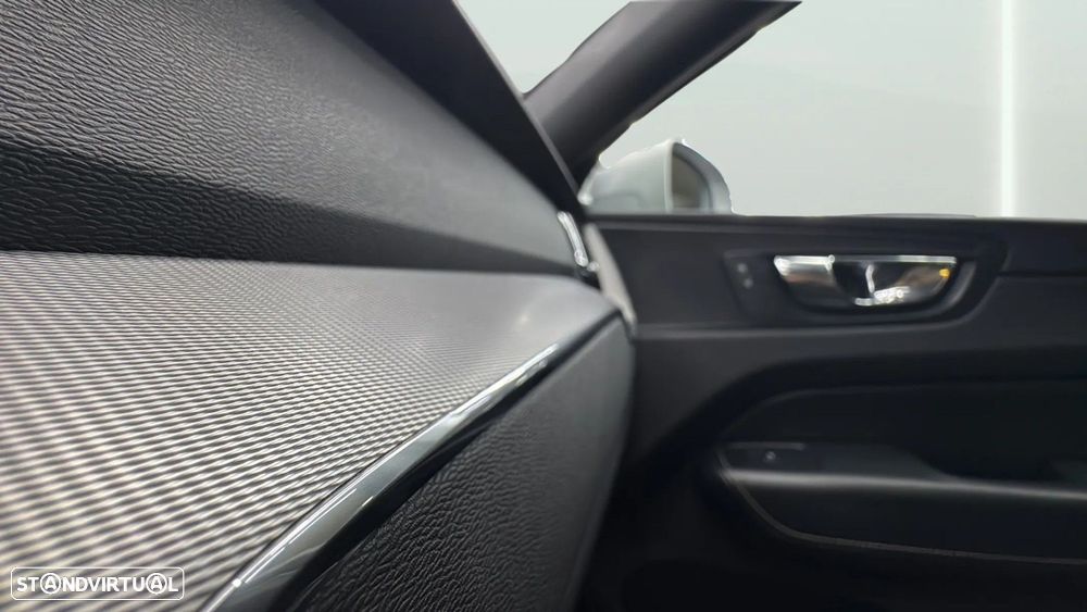 Volvo XC 60 2.0 T8 PHEV R-Design AWD - 23