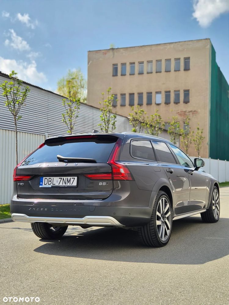Volvo V90 Cross Country D5 SCR AWD Momentum Pro - 2