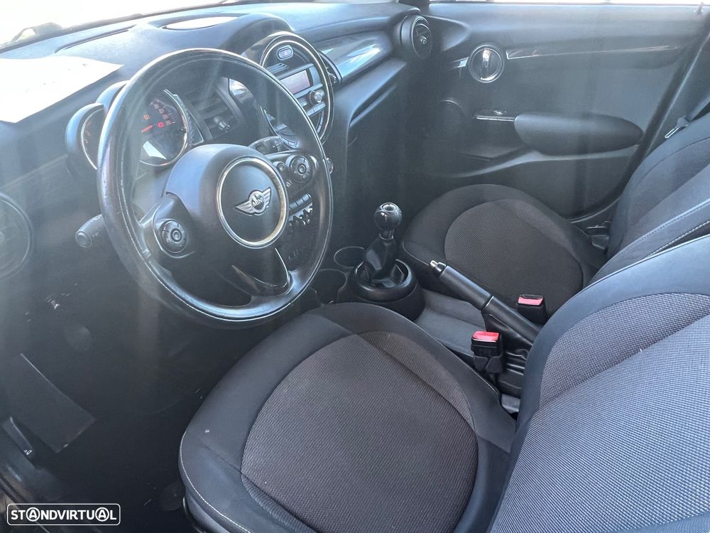 MINI 5 Portas Cooper D - 13